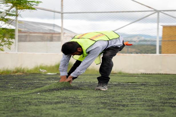 #Tepehuanes|| Inicia rehabilitación de cancha de fútbol 7 en Tepehuanes.